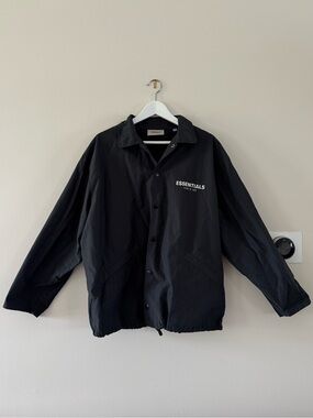 ESSENTIALS unisex - Black Logo Coach/ windbreaker Jacket